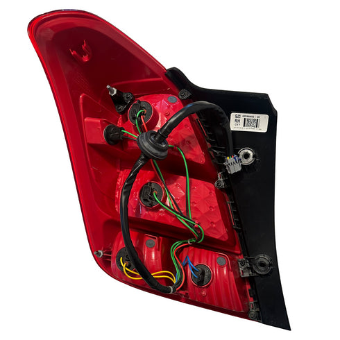 2015 - 2022 Chevrolet Trax Passenger RH Passenger Incandescent Tail Light OEM